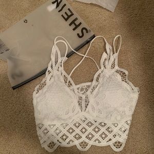 NEW, NEVER WORN, sizing should be above D or DDbra